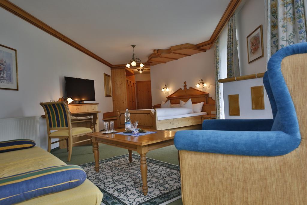 Romantik Resort & Spa Der Laterndl Hof Haldensee Oda fotoğraf