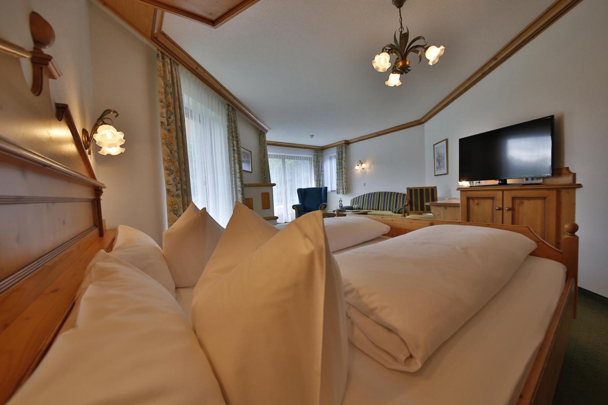 Romantik Resort & Spa Der Laterndl Hof Haldensee Oda fotoğraf