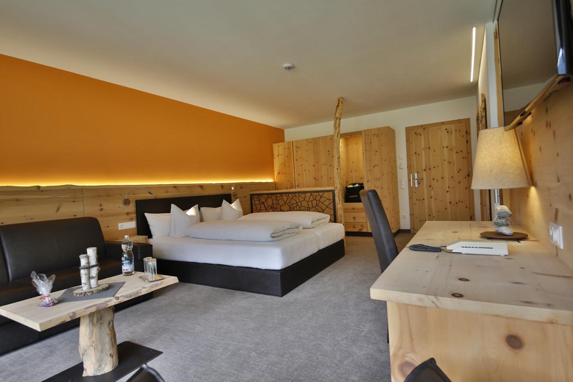 Romantik Resort & Spa Der Laterndl Hof Haldensee Oda fotoğraf