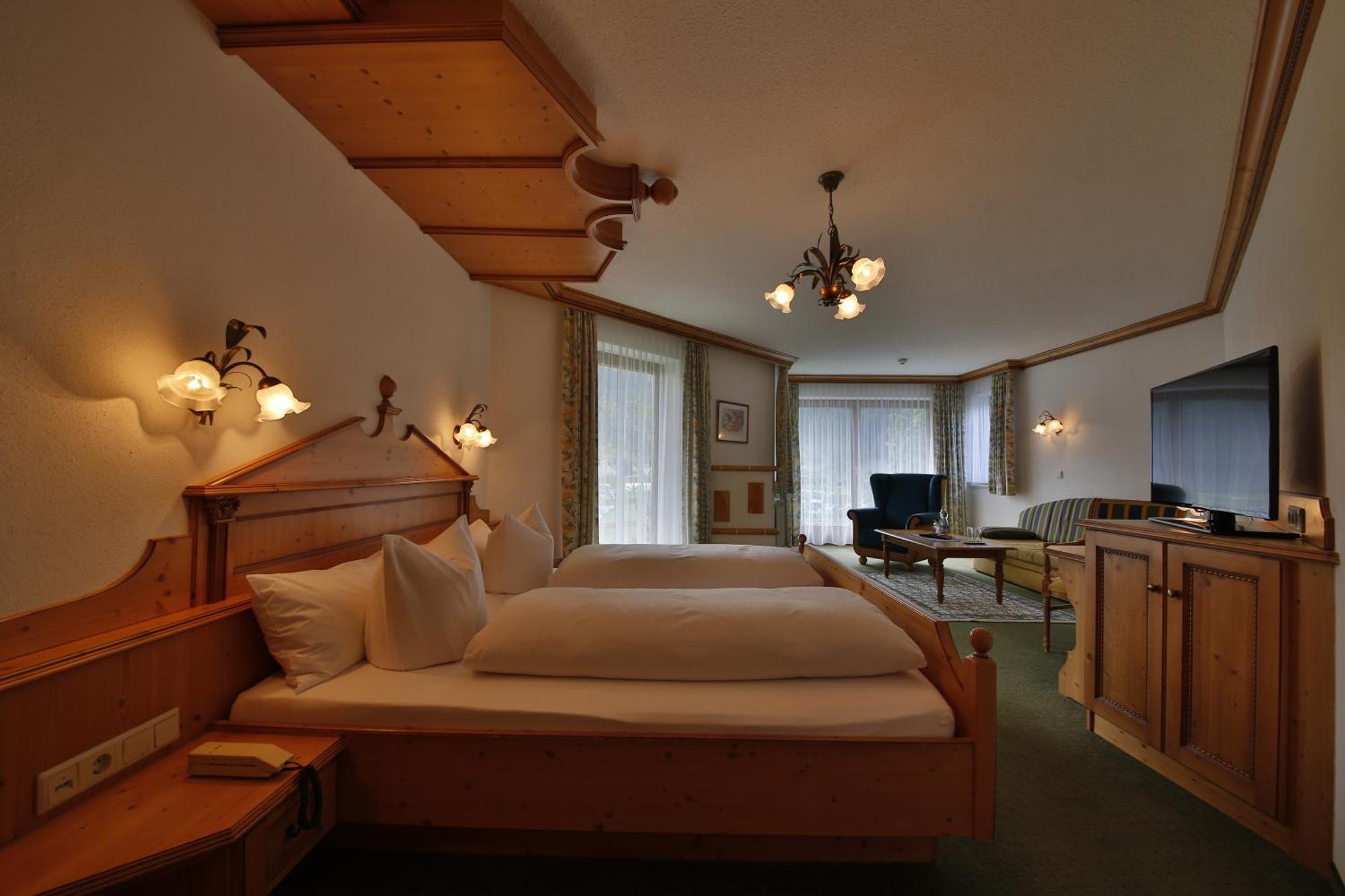 Romantik Resort & Spa Der Laterndl Hof Haldensee Oda fotoğraf