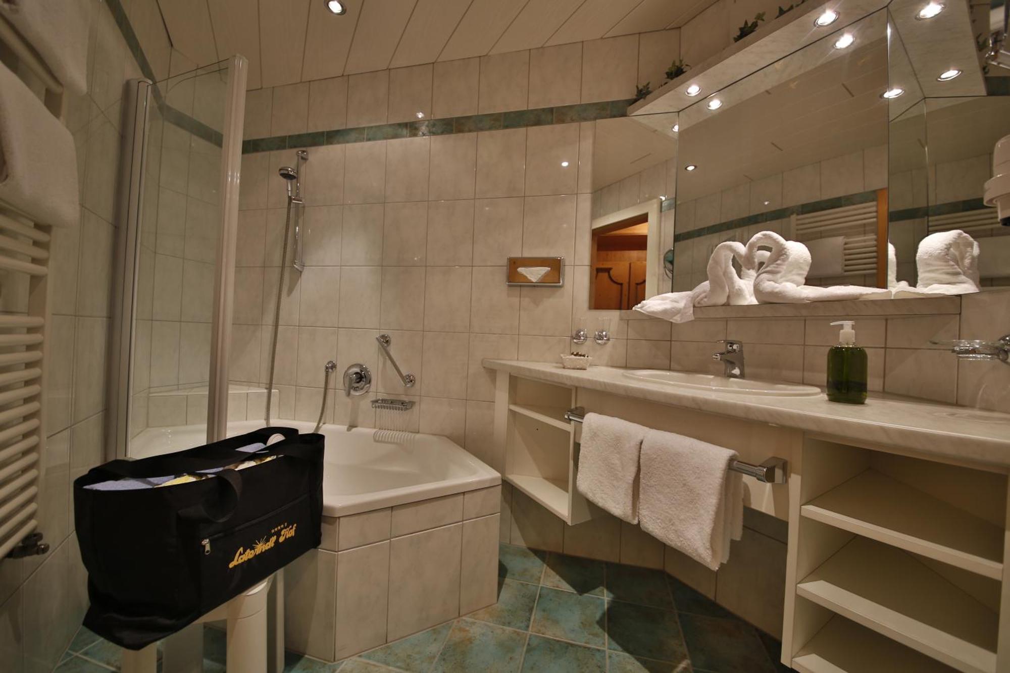Romantik Resort & Spa Der Laterndl Hof Haldensee Oda fotoğraf