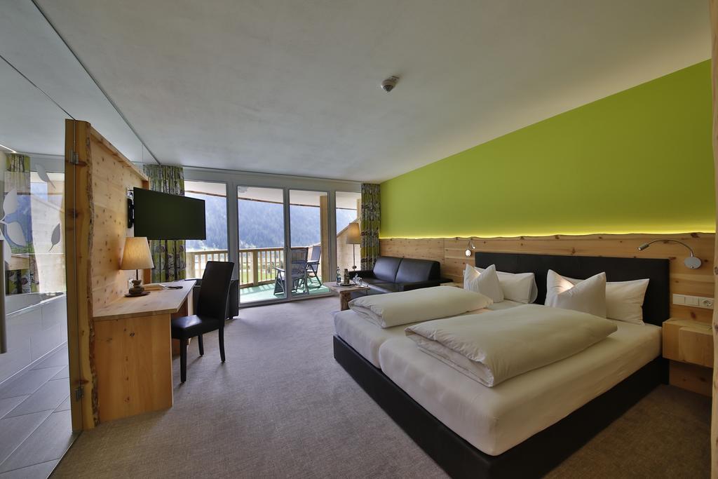 Romantik Resort & Spa Der Laterndl Hof Haldensee Oda fotoğraf